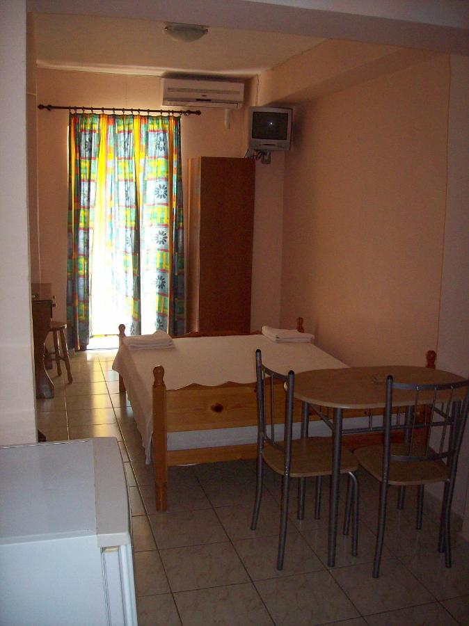 Petros Studios Poros  Zimmer foto